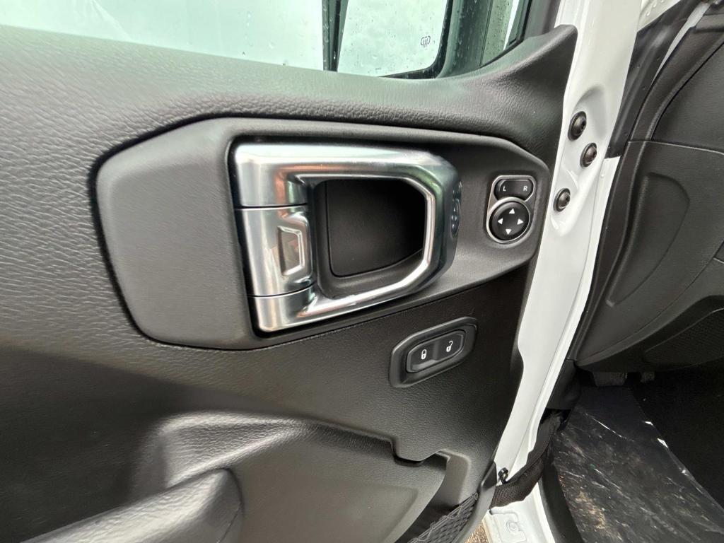 new 2025 Jeep Wrangler car, priced at $39,989