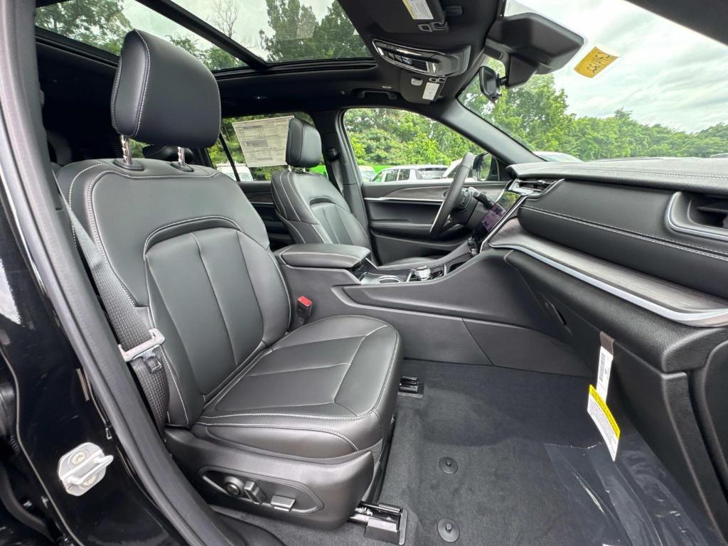 new 2025 Jeep Grand Cherokee L car, priced at $45,878