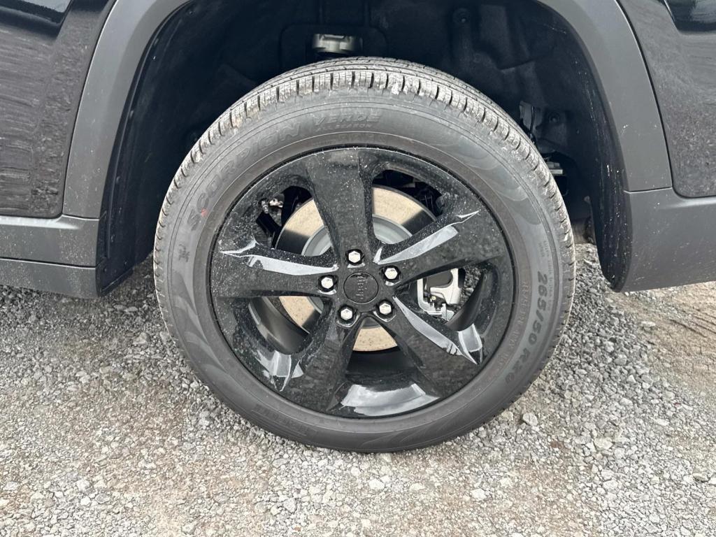 new 2025 Jeep Grand Cherokee L car, priced at $45,878