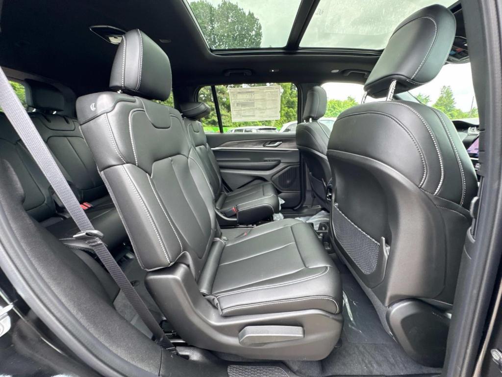 new 2025 Jeep Grand Cherokee L car, priced at $45,878