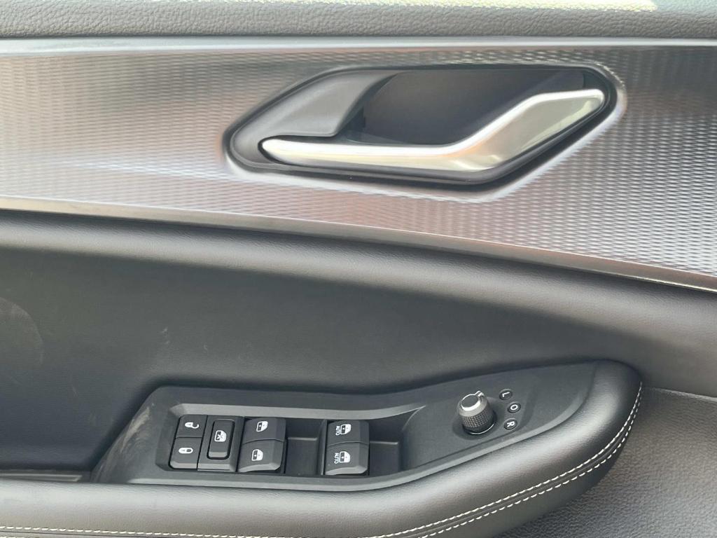 new 2025 Jeep Grand Cherokee L car, priced at $45,106