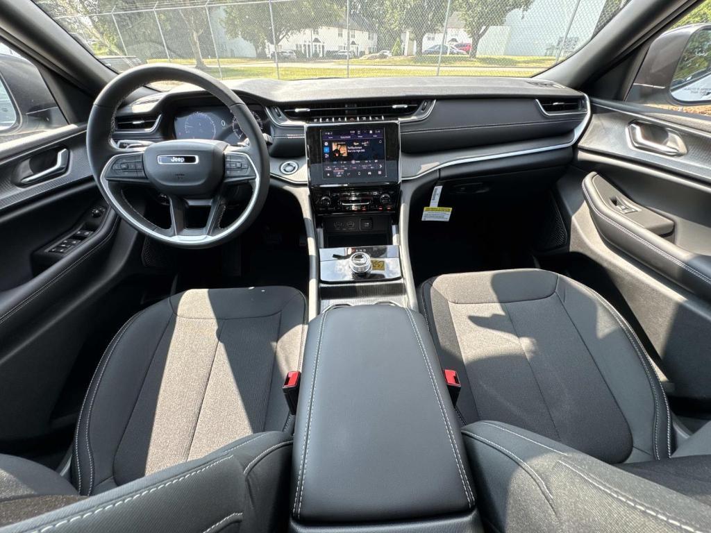 new 2025 Jeep Grand Cherokee car, priced at $39,114