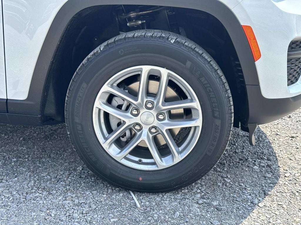 new 2025 Jeep Grand Cherokee car, priced at $40,114
