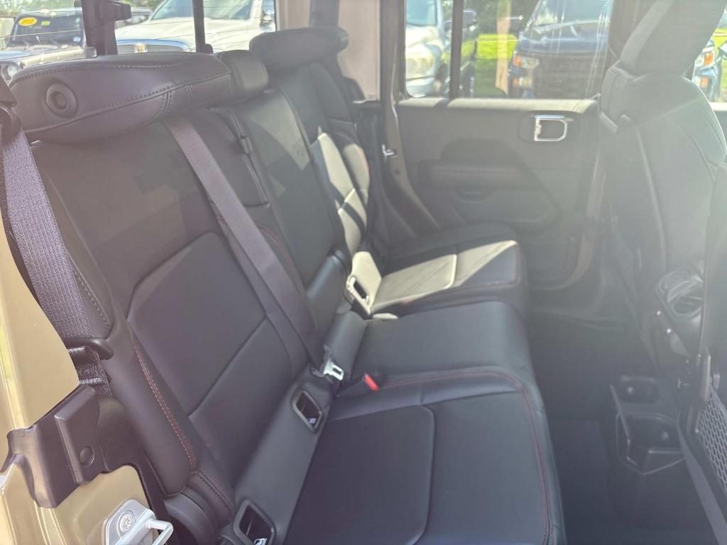 new 2025 Jeep Gladiator car, priced at $52,128
