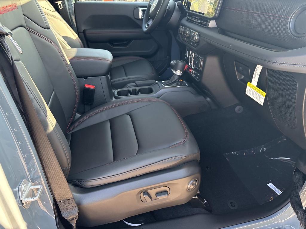 new 2025 Jeep Gladiator car, priced at $53,088