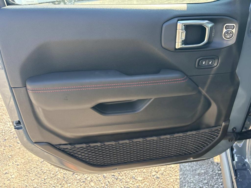 new 2025 Jeep Gladiator car, priced at $53,088