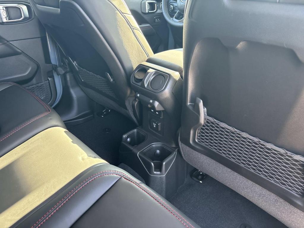 new 2025 Jeep Gladiator car, priced at $53,088