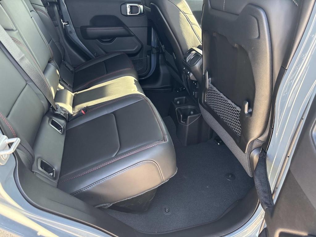 new 2025 Jeep Gladiator car, priced at $53,088