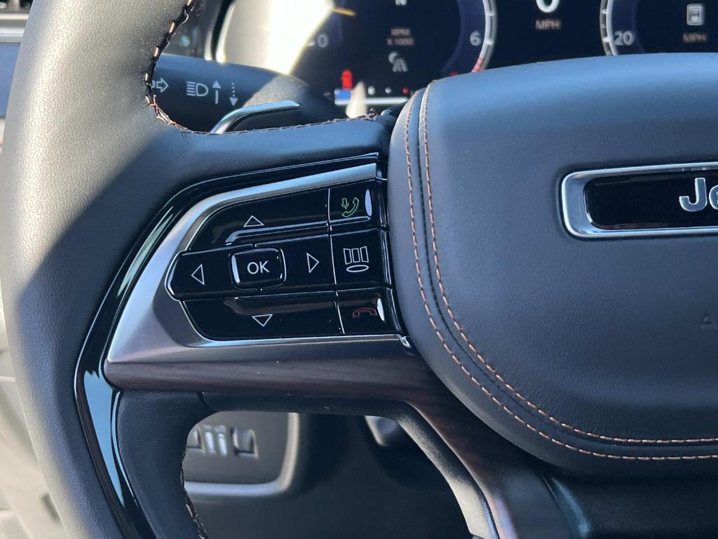 new 2025 Jeep Grand Cherokee car, priced at $65,720