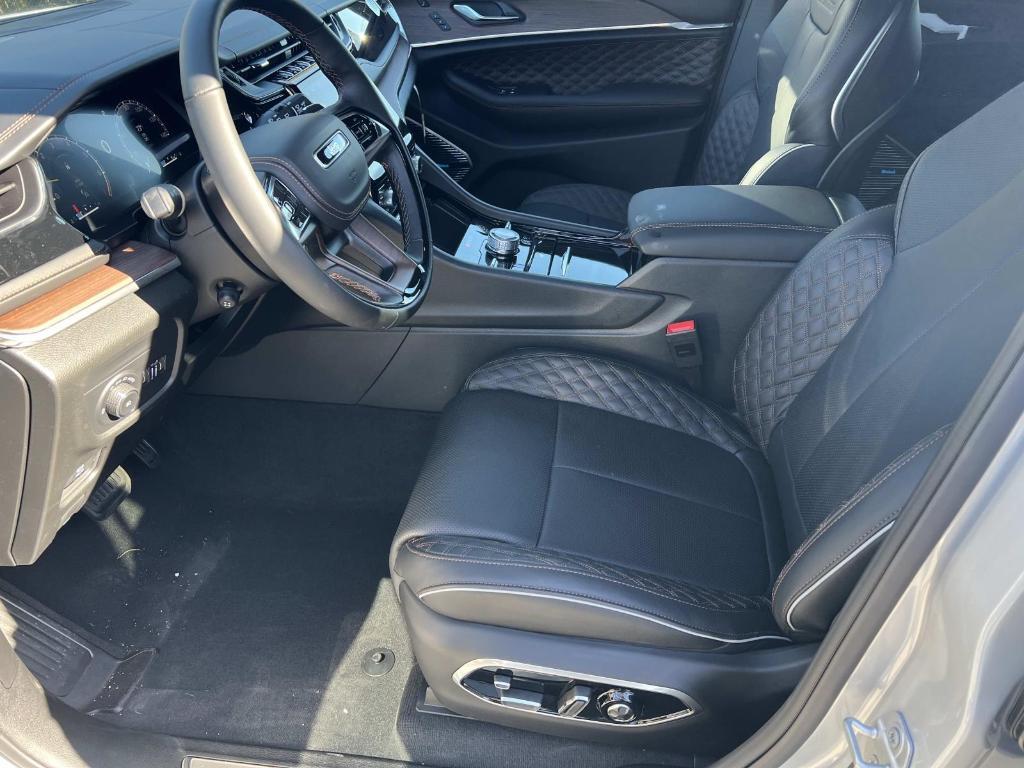 new 2025 Jeep Grand Cherokee car, priced at $65,720