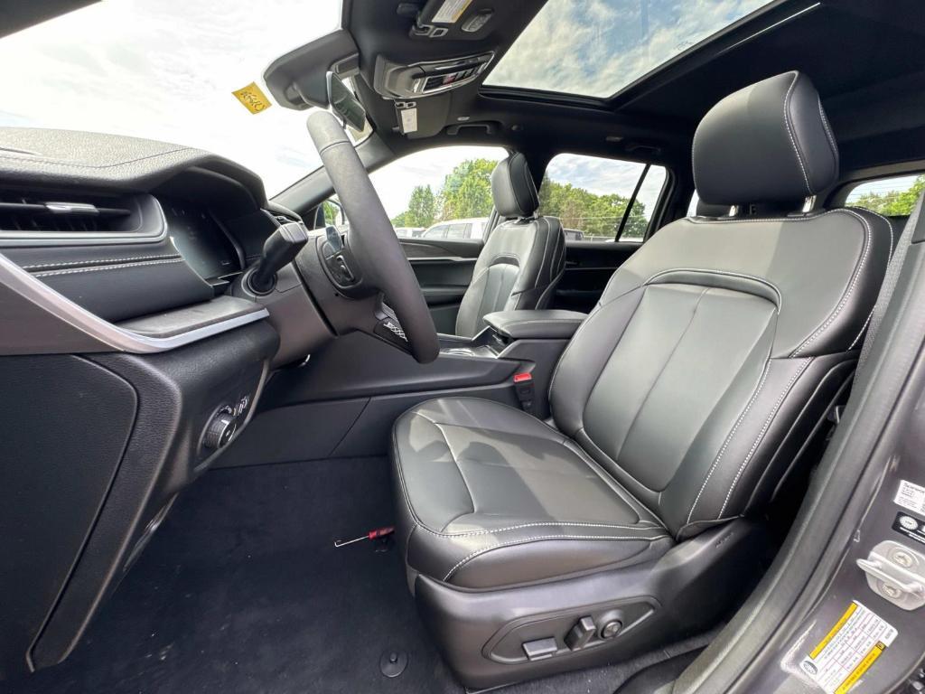 new 2025 Jeep Grand Cherokee car, priced at $52,735