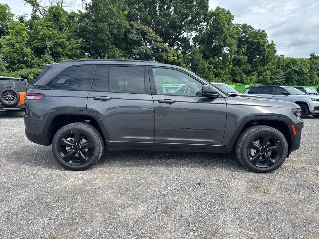 new 2025 Jeep Grand Cherokee car, priced at $52,735