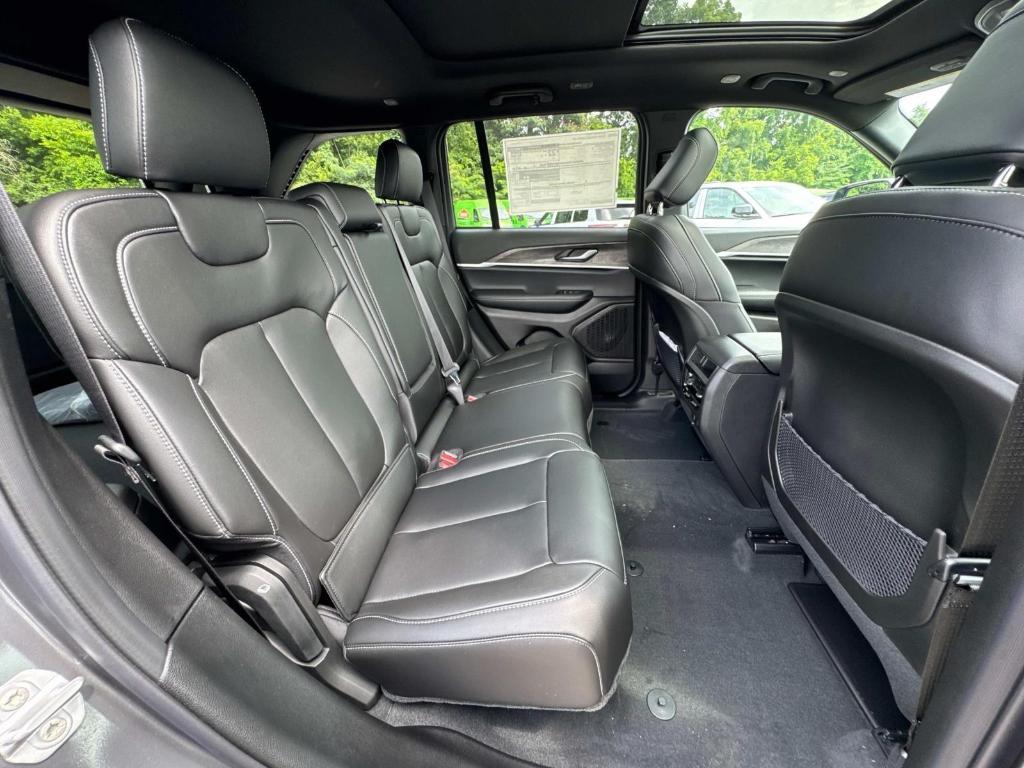 new 2025 Jeep Grand Cherokee car, priced at $52,735