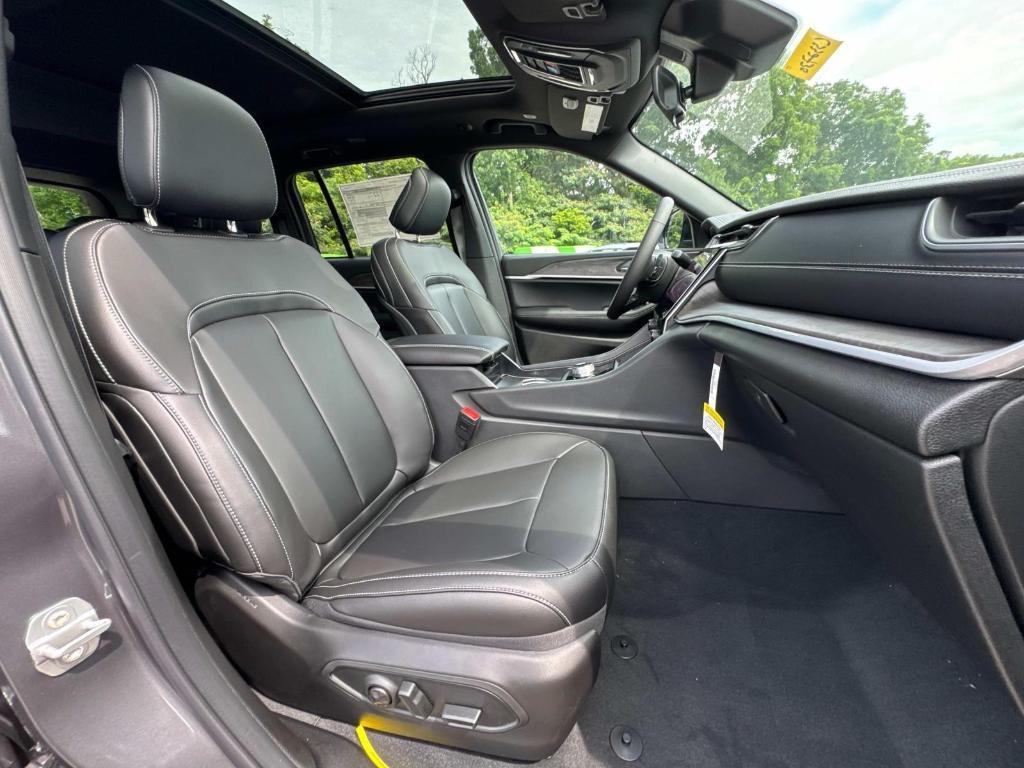 new 2025 Jeep Grand Cherokee car, priced at $52,735