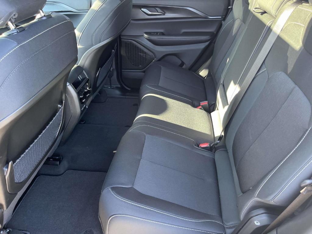 new 2025 Jeep Grand Cherokee car, priced at $44,170