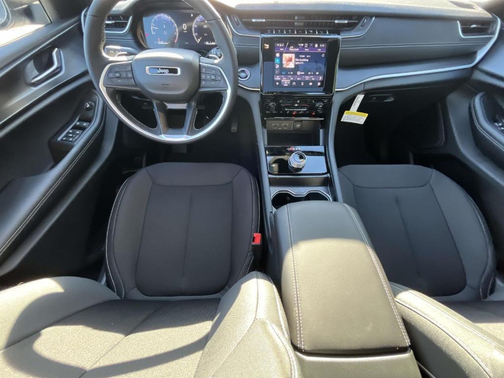 new 2025 Jeep Grand Cherokee car, priced at $44,170