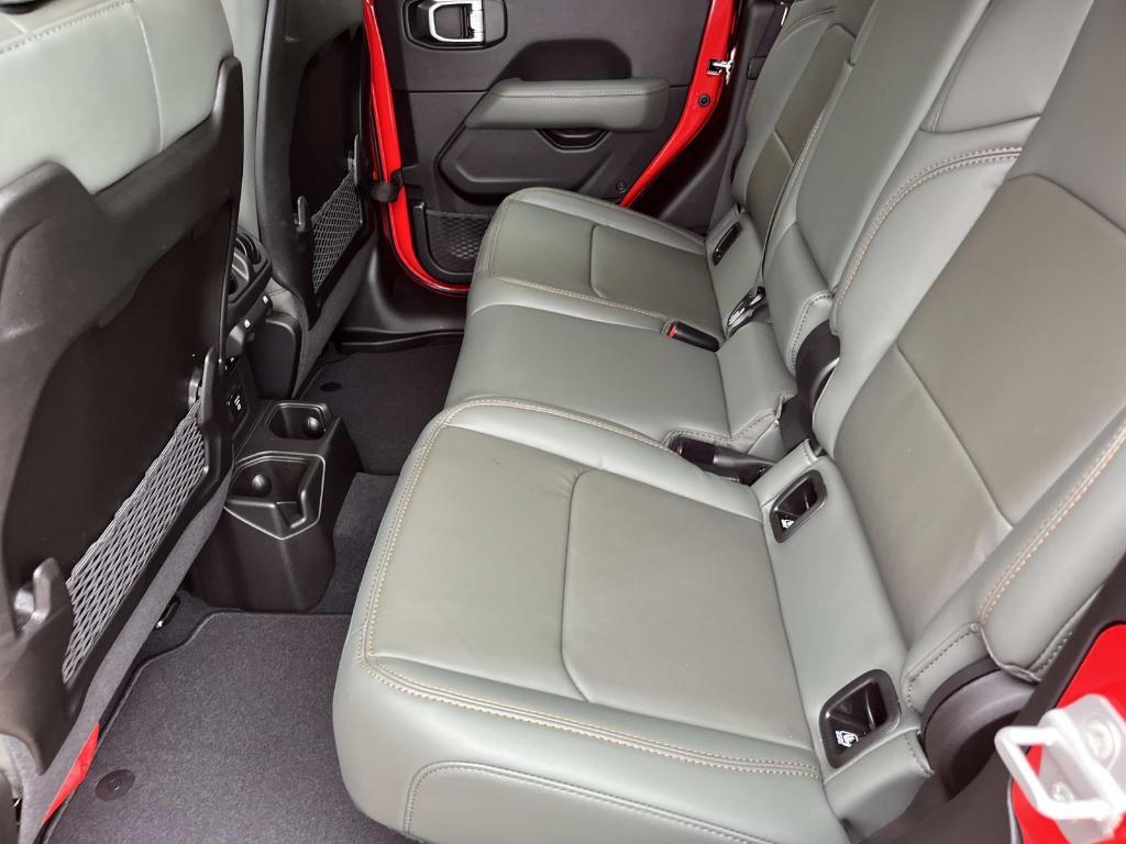 new 2025 Jeep Gladiator car, priced at $55,367