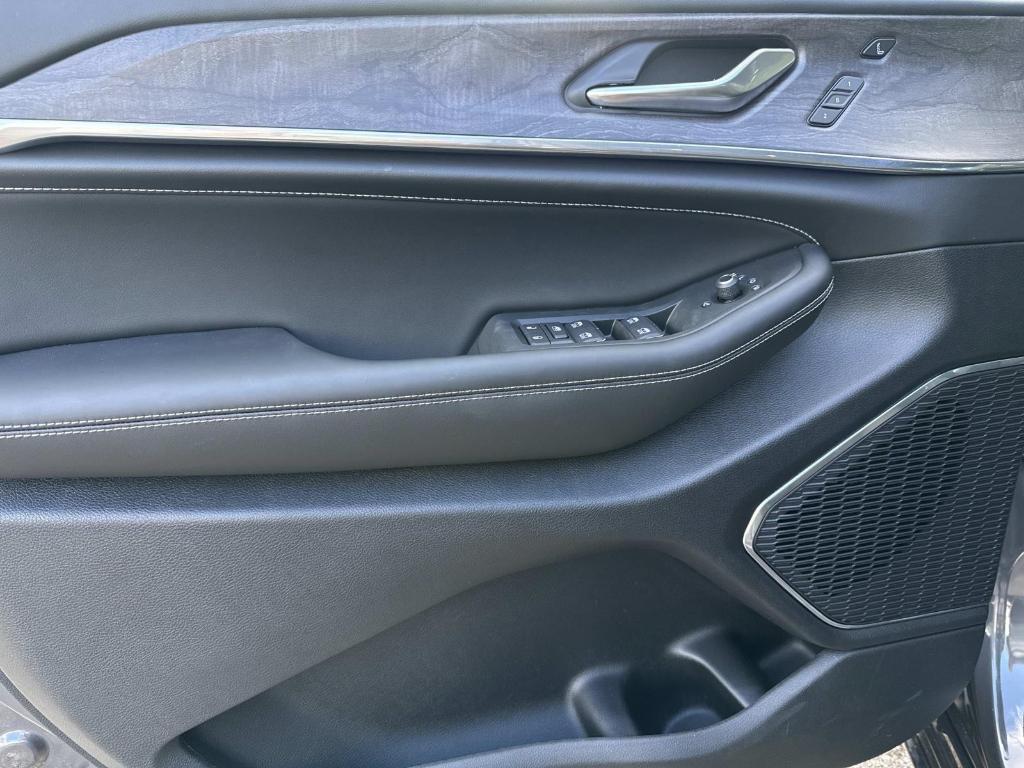 new 2025 Jeep Grand Cherokee L car, priced at $68,230