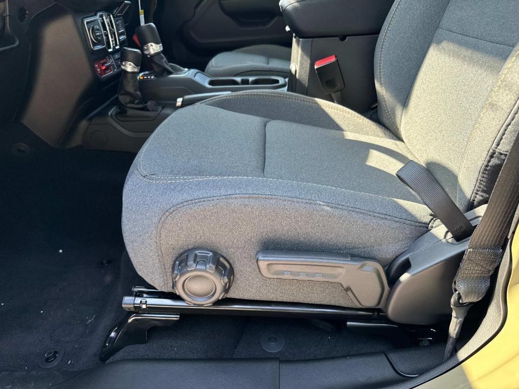 new 2025 Jeep Gladiator car, priced at $47,072
