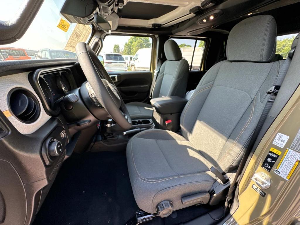 new 2025 Jeep Gladiator car, priced at $47,072