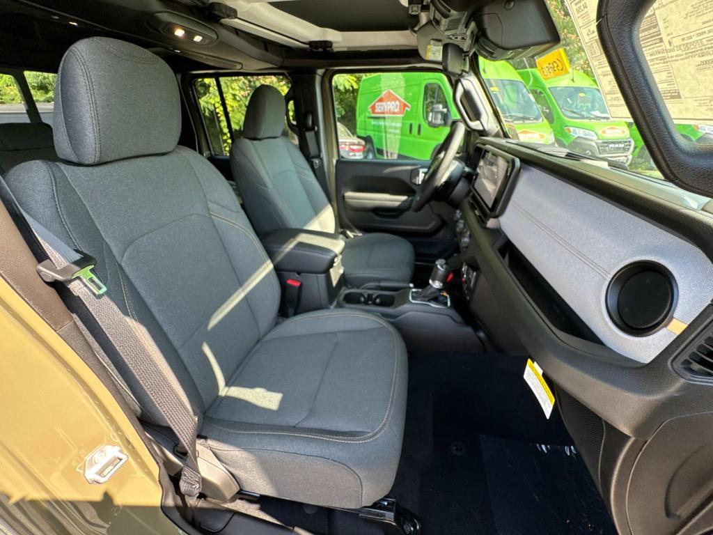 new 2025 Jeep Gladiator car, priced at $47,072