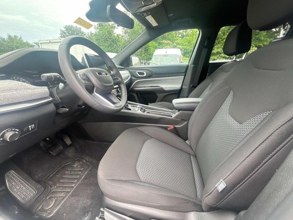 new 2025 Jeep Compass car, priced at $28,158