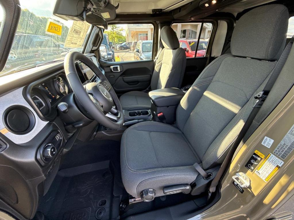 new 2025 Jeep Gladiator car, priced at $45,614