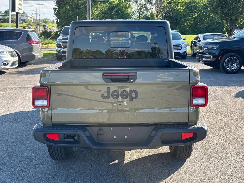 new 2025 Jeep Gladiator car, priced at $45,614