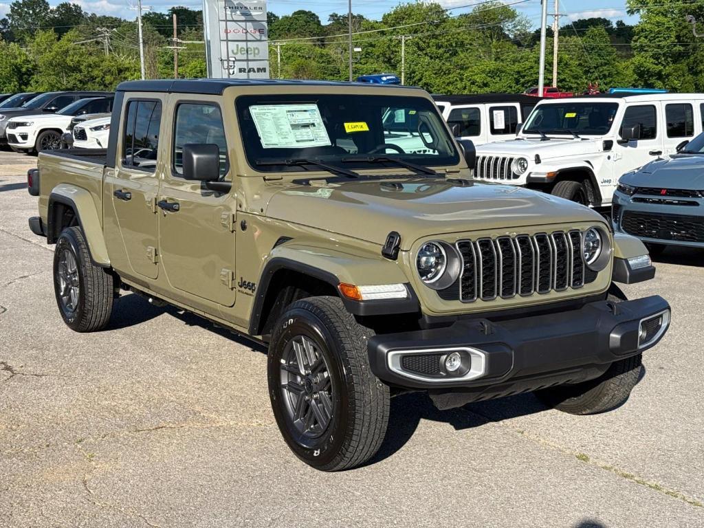 new 2025 Jeep Gladiator car, priced at $45,614