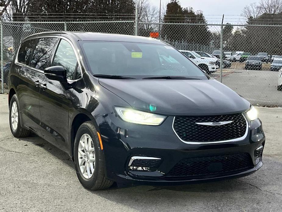 new 2025 Chrysler Pacifica car, priced at $38,760