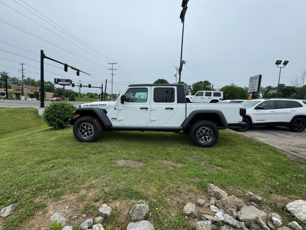 new 2024 Jeep Gladiator car, priced at $55,500