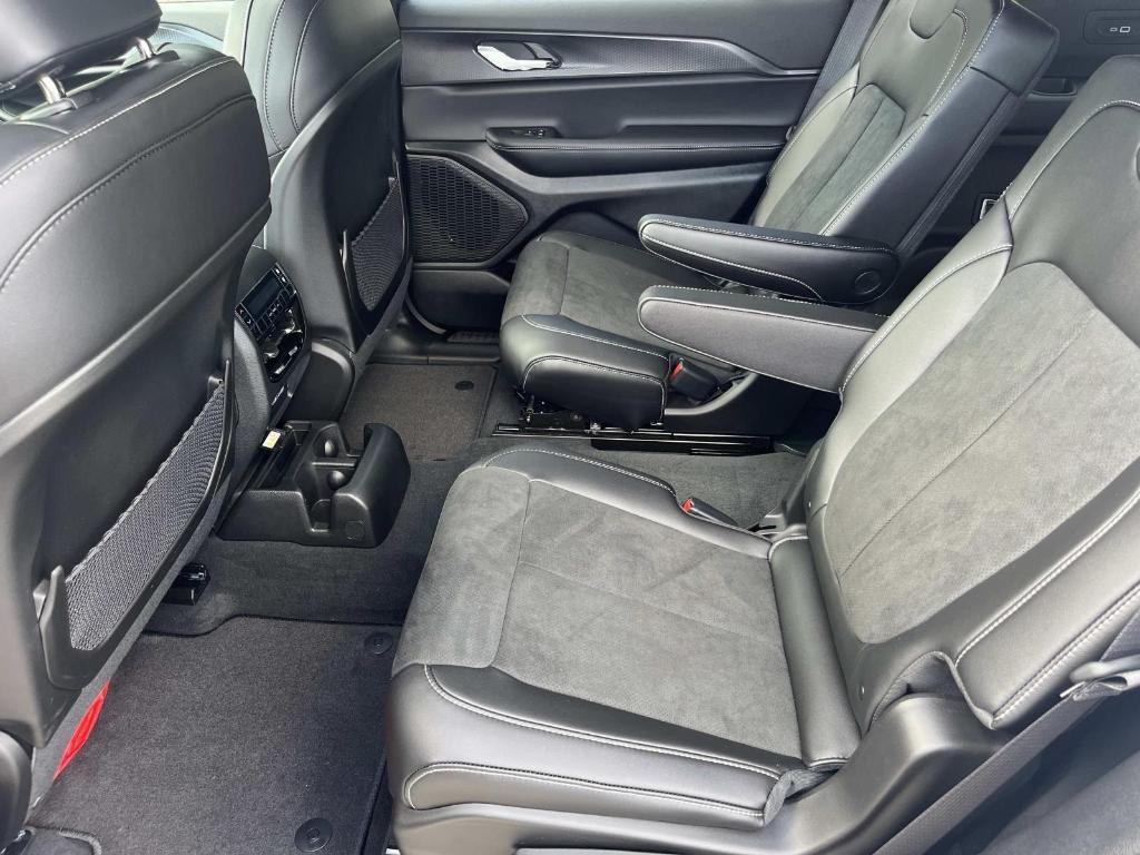 new 2025 Jeep Grand Cherokee L car, priced at $43,626