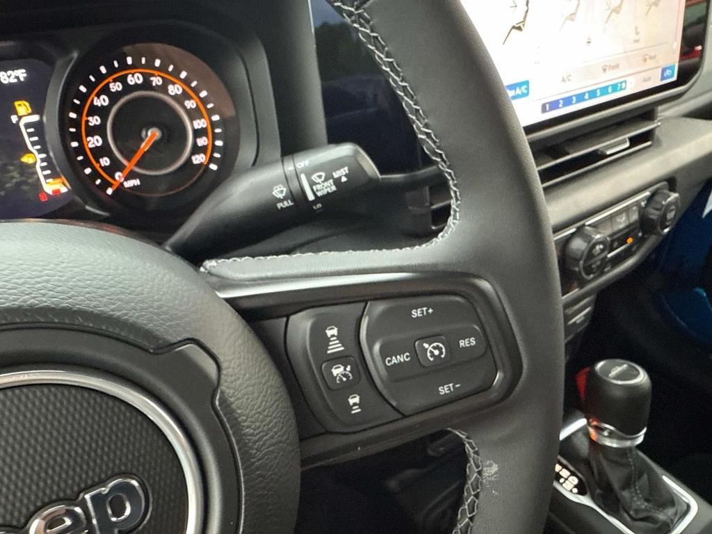new 2025 Jeep Gladiator car, priced at $46,060