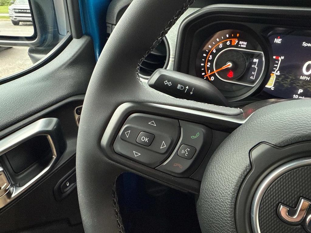 new 2025 Jeep Gladiator car, priced at $44,614