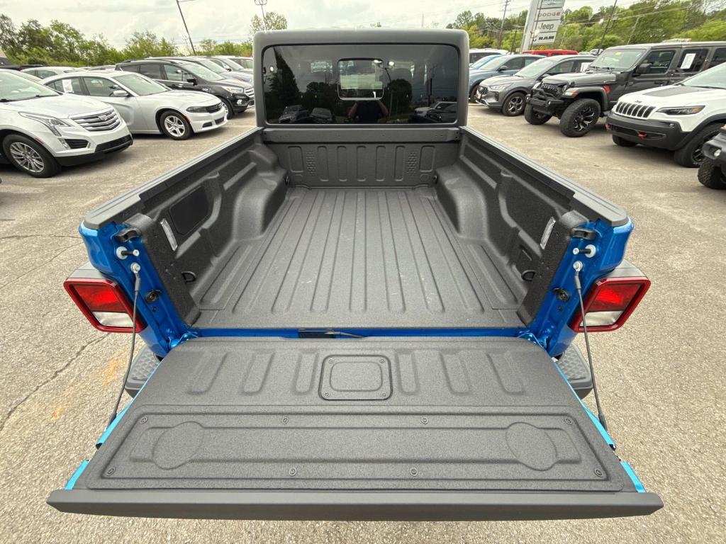 new 2025 Jeep Gladiator car, priced at $44,614