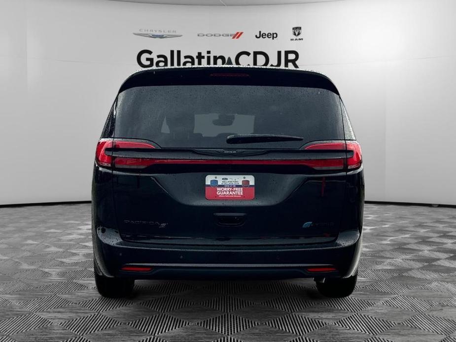 new 2024 Chrysler Pacifica Hybrid car, priced at $46,534