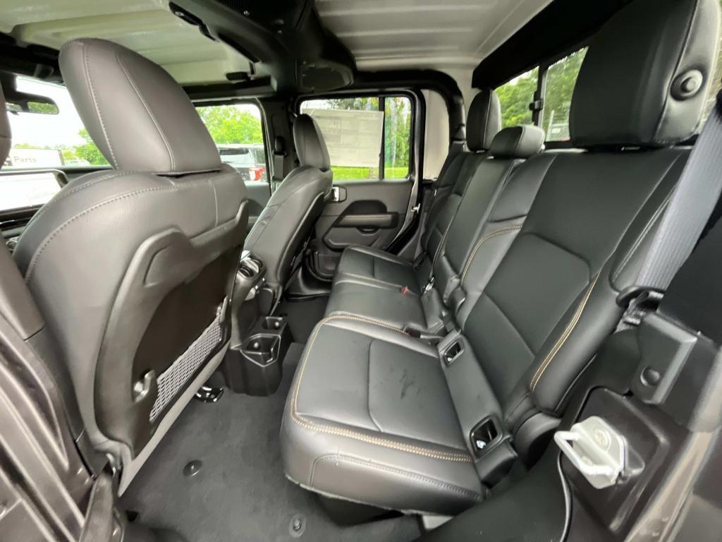 new 2025 Jeep Gladiator car, priced at $45,288