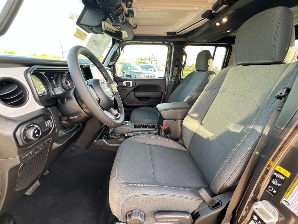 new 2025 Jeep Gladiator car, priced at $43,892
