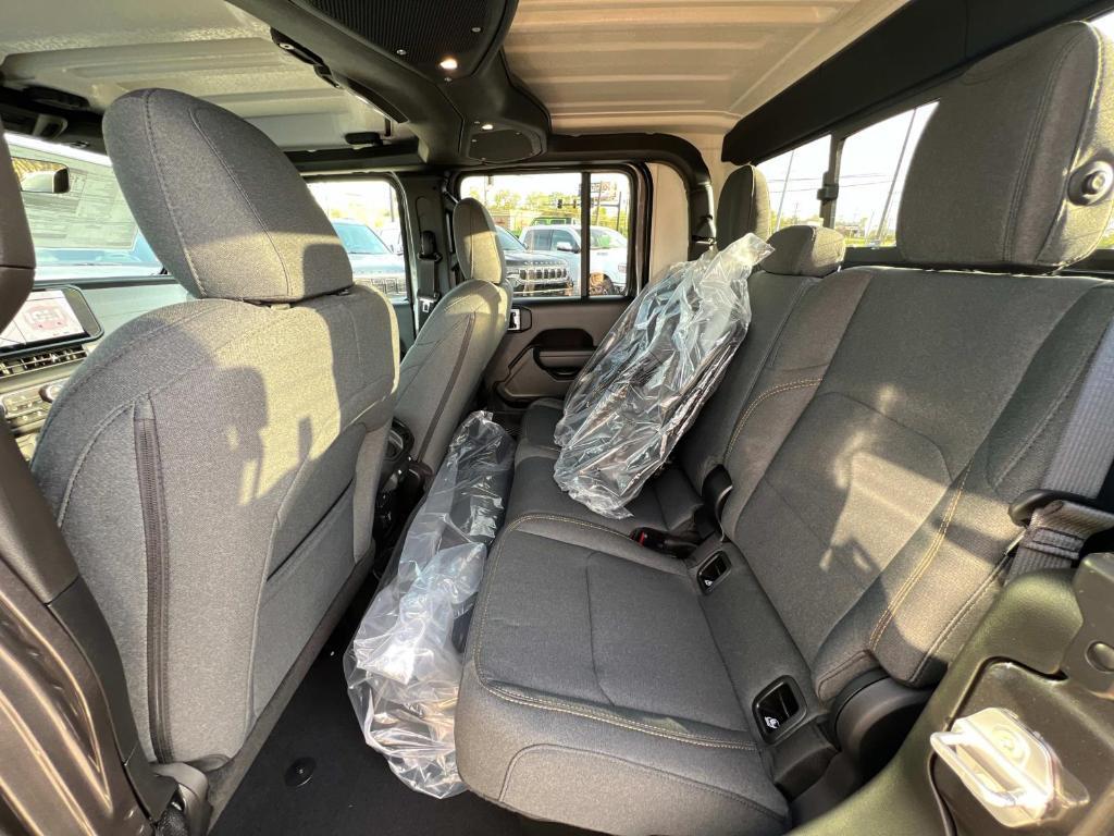 new 2025 Jeep Gladiator car, priced at $43,892
