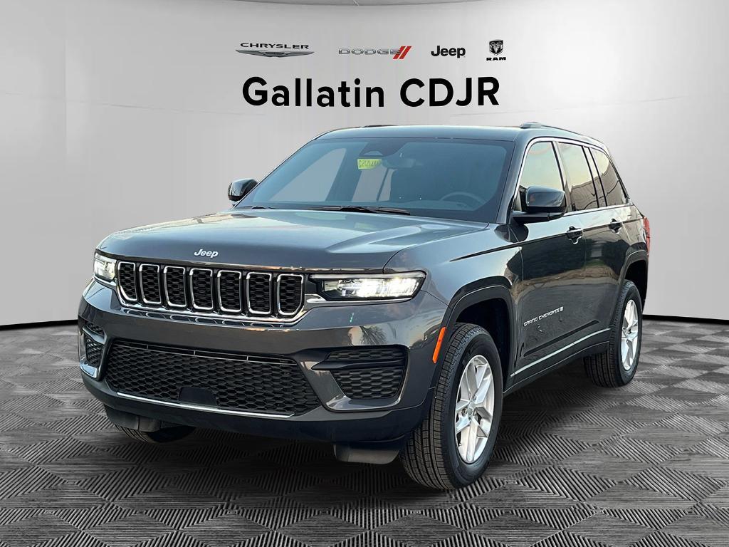 new 2024 Jeep Grand Cherokee car, priced at $40,000