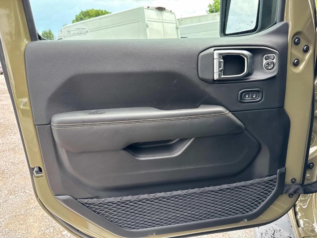 new 2025 Jeep Gladiator car, priced at $45,459