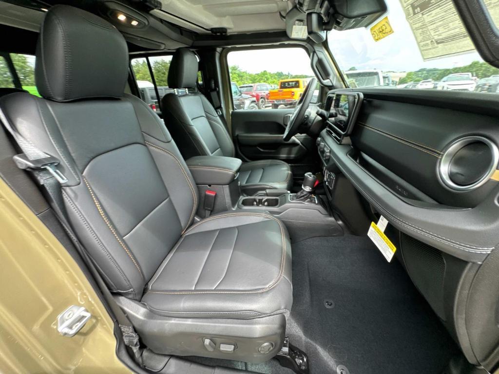 new 2025 Jeep Gladiator car, priced at $45,459