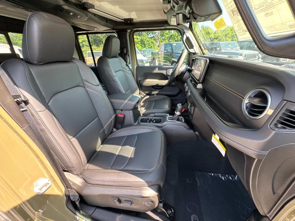 new 2025 Jeep Gladiator car, priced at $46,567