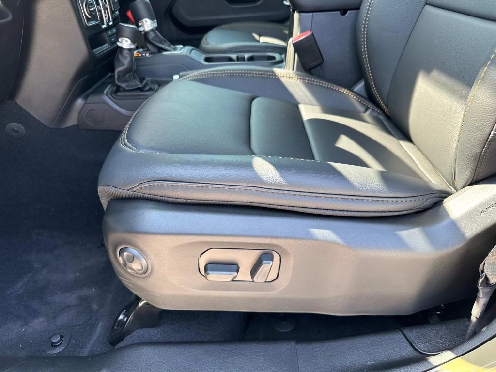 new 2025 Jeep Gladiator car, priced at $46,567