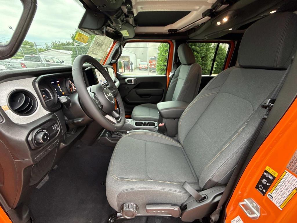 new 2025 Jeep Wrangler car, priced at $48,662