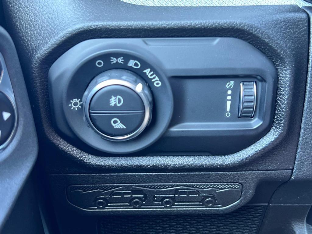 new 2025 Jeep Gladiator car, priced at $45,392