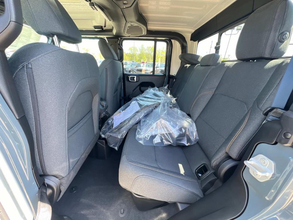 new 2025 Jeep Gladiator car, priced at $45,392