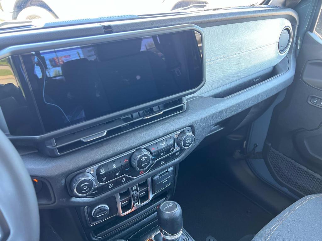 new 2025 Jeep Gladiator car, priced at $45,392