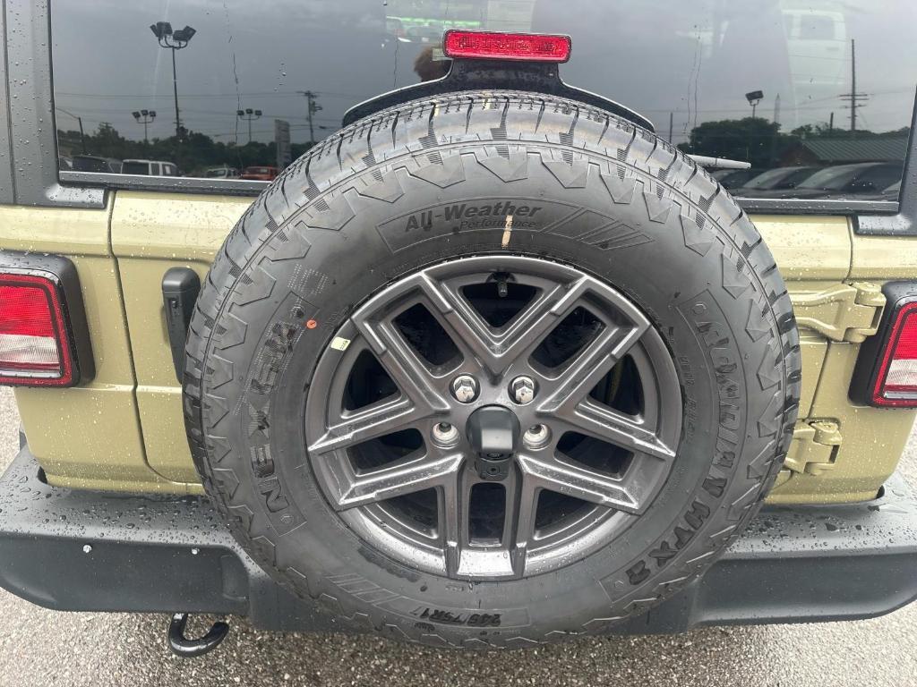 new 2025 Jeep Wrangler car, priced at $48,615