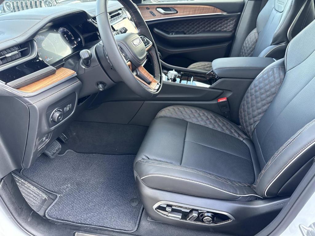 new 2025 Jeep Grand Cherokee L car, priced at $72,830